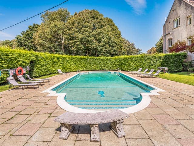 Swimming pool | Sheep&rsquo;s View Cottage, Eastbourne