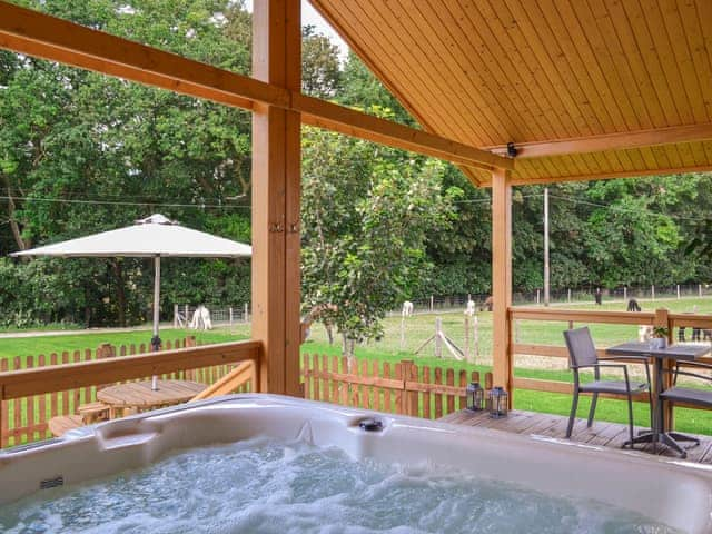 Hot tub | Alpaca Lodge, Grantham