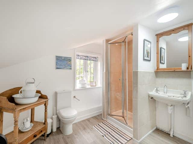 Bathroom | Peaceful Farmhouse - Mossop Farm Cottages, Marshchapel, near Louth