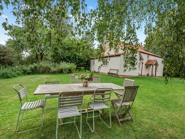 Sitting-out-area | Peaceful Farmhouse - Mossop Farm Cottages, Marshchapel, near Louth