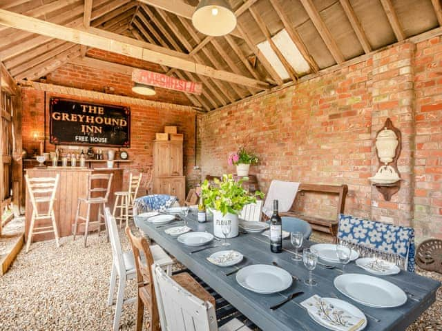 Undercover dining area and bar | Peaceful Travelers Rest - Mossop Farm Cottages, Marshchapel, near Louth