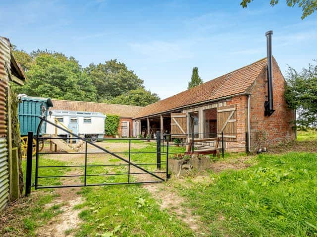 Exterior | Peaceful Travelers Rest - Mossop Farm Cottages, Marshchapel, near Louth