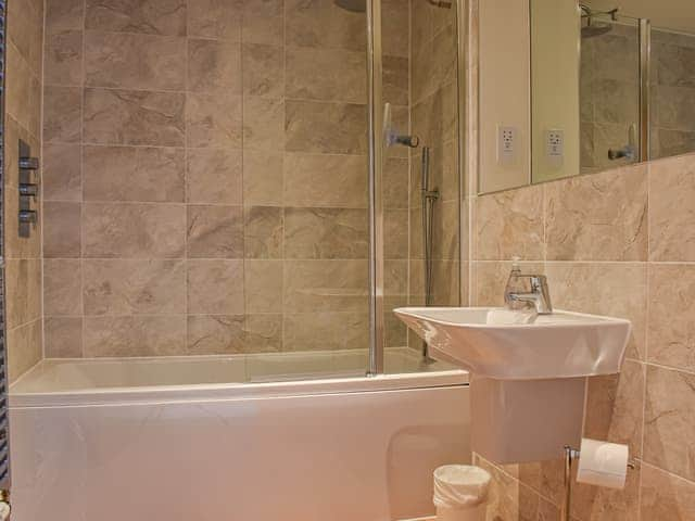 Main bathroom | Burrows Ridge, Appledore