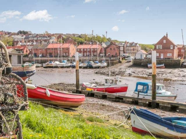 Surrounding area | Whitby Sands, Whitby