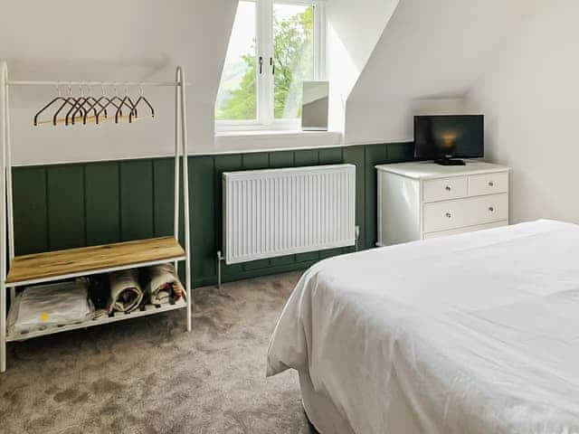 Kingsize bedroom | The Old School, Kettlewell