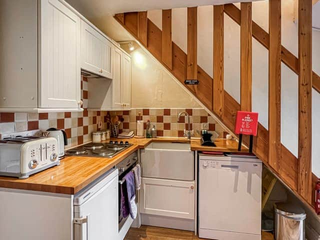 Cosy, compact kitchen/ dining area | The Dovecote, Thrupp, Kidlington