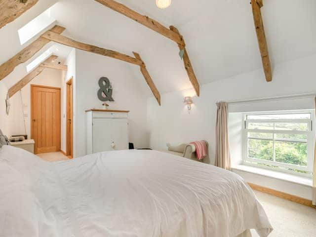 Bedroom 1, king size with en-suite | Myrtle Cottage, St Just-in-Roseland, near St Mawes