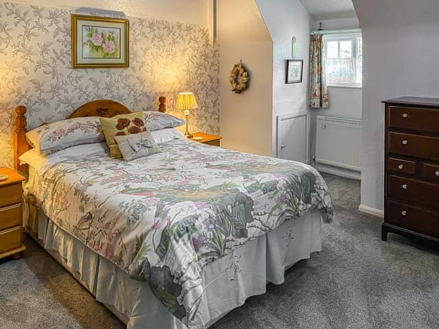 Double bedroom | Granary Cottage, Cockington, near Torquay