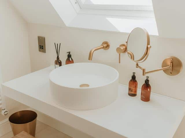 Bathroom | The Lookout - Tenterden Retreats, Tenterden