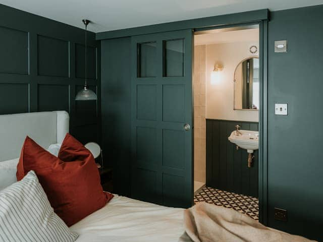 Double bedroom | The Old Stables - Tenterden Retreats, Tenterden