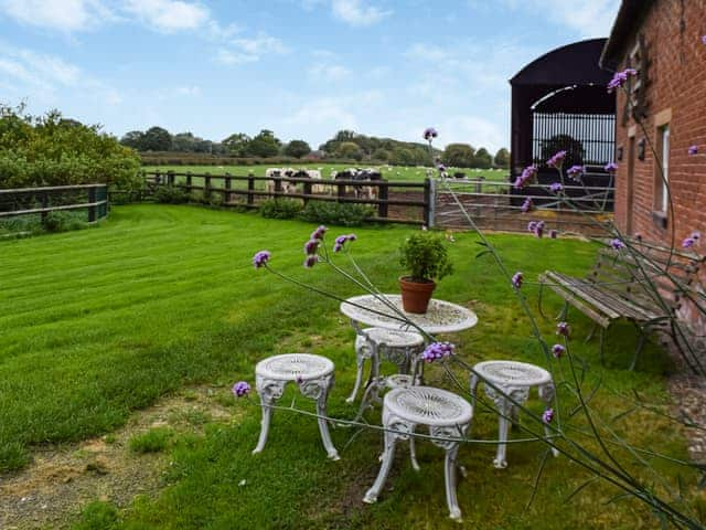 Sitting-out-area | The Barn, Edleston, near Nantwich