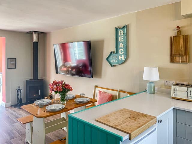 Open plan living space | Kippy Cottage, Porthtowan