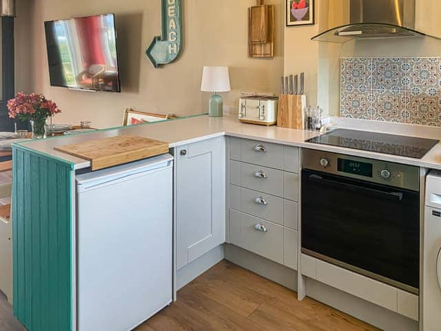 Kitchen | Kippy Cottage, Porthtowan