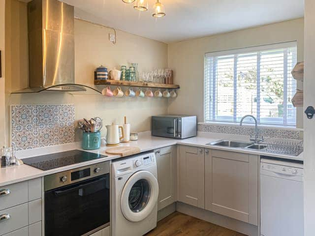 Kitchen | Kippy Cottage, Porthtowan