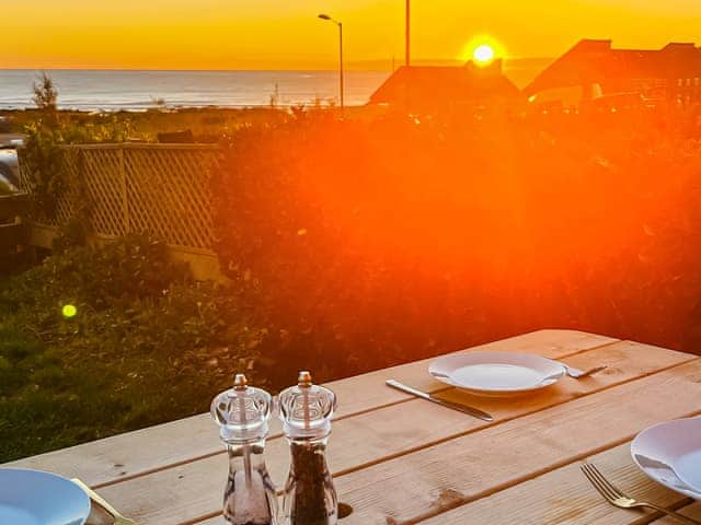 Sitting-out-area | Kippy Cottage, Porthtowan