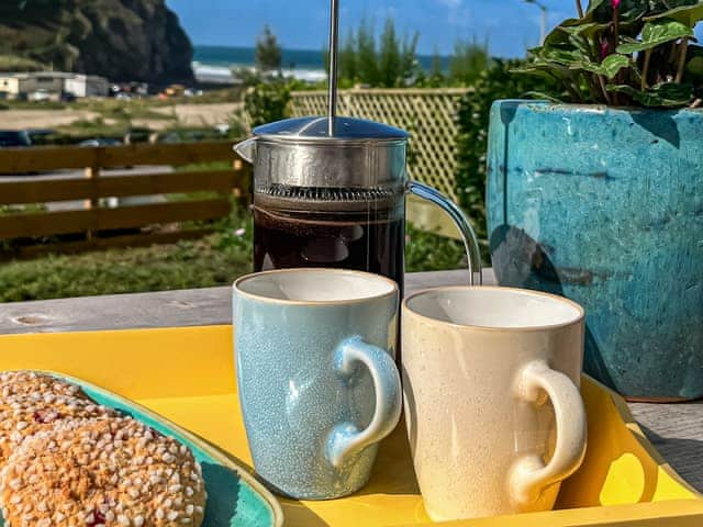 Sitting-out-area | Kippy Cottage, Porthtowan