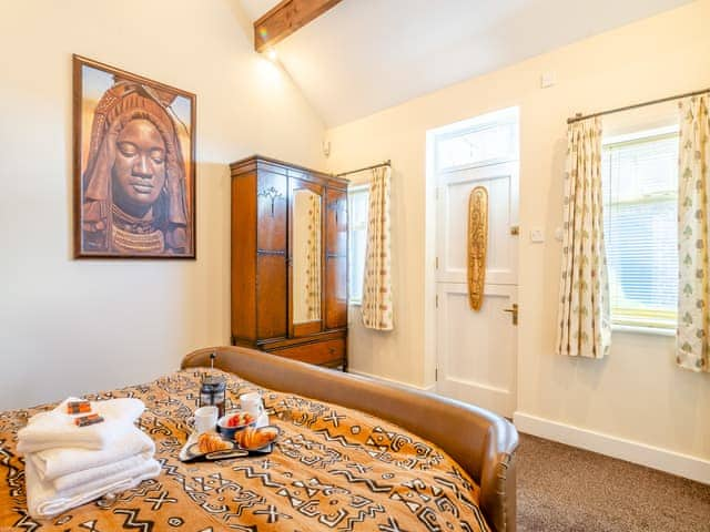 Double bedroom | Hutton Mount Retreats - Himba Cottage - Hutton Mount Retreats , Ripon