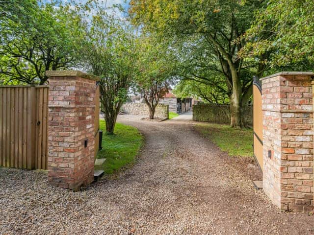 Exterior | Hutton Mount Retreats - Himba Cottage - Hutton Mount Retreats , Ripon