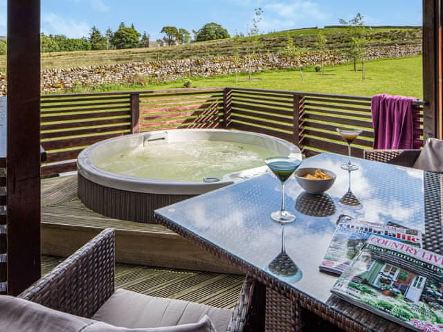 Hot tub | Lapwing Lodge - Artlegarth Lodges, Ravenstonedale, near Kirkby Stephen