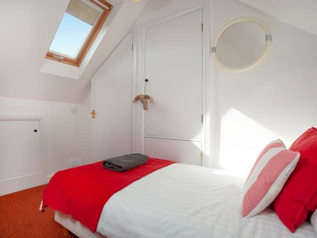 Twin bedroom | Harmur, Hope Cove, near Kingsbridge