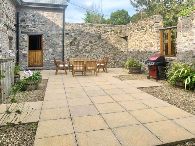 Good-sized enclosed courtyard | Ringslade Barn and Cinema, Highweek, near Newton Abbot