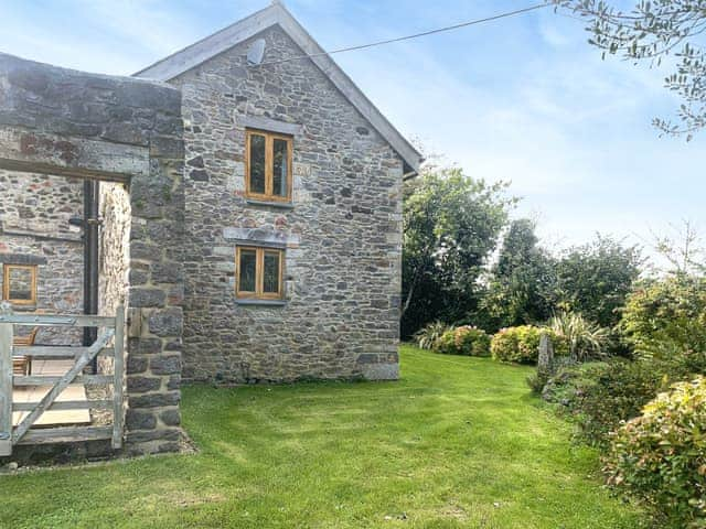 Well-maintained gardens | Ringslade Barn and Cinema, Highweek, near Newton Abbot