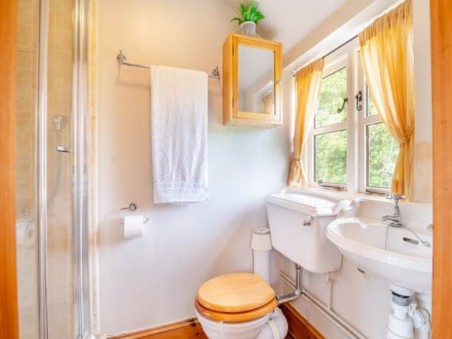 Bathroom | Tidnor Cross Mews, Lugwardine, near Hereford