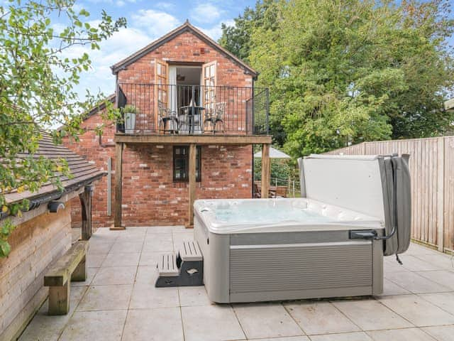 Jacuzzi | Tidnor Cross Mews, Lugwardine, near Hereford