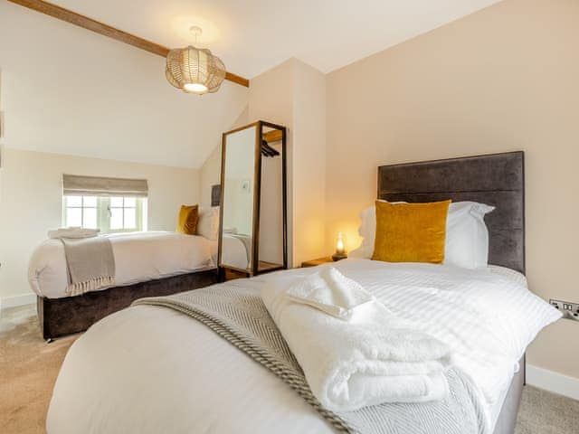 Twin bedroom | Royal Oak Cottages- The Malt House - Royal Oak Cottages, Wainfleet, near Skegness