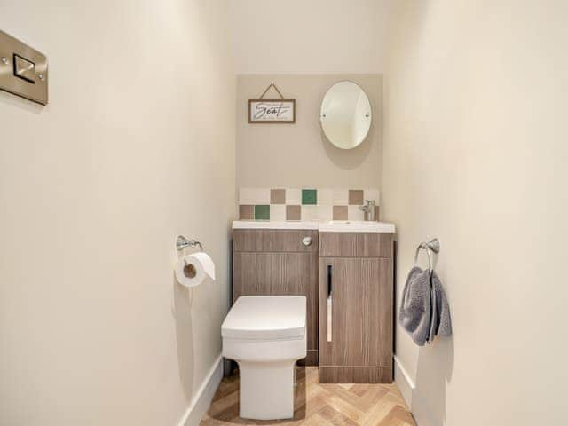 Bathroom | Royal Oak Cottages- The Malt House - Royal Oak Cottages, Wainfleet, near Skegness