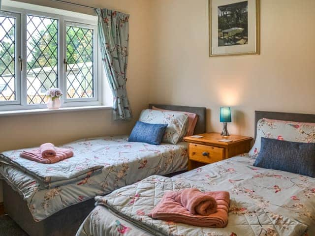 Twin bedroom | HeatherdeneFern Cottage, Wilberfoss, near York