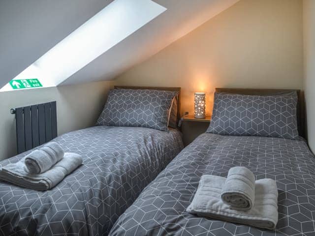 Twin bedroom | HeatherdeneFern Cottage, Wilberfoss, near York