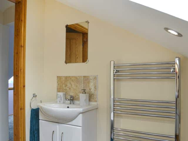 Bathroom | HeatherdeneFern Cottage, Wilberfoss, near York