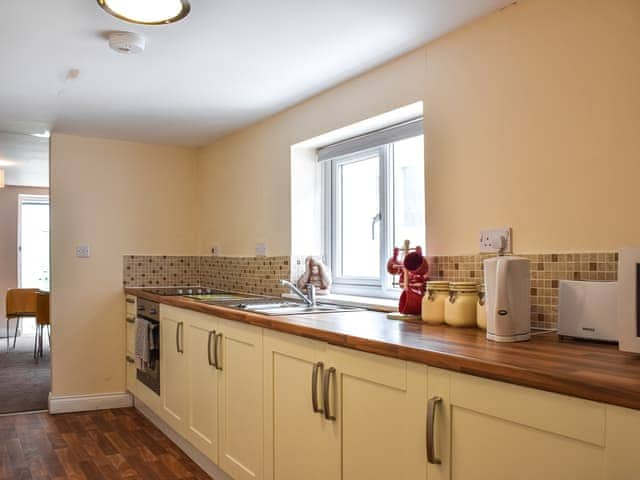 Kitchen | Winnies Cottage - Black Swan Cottages, Belford