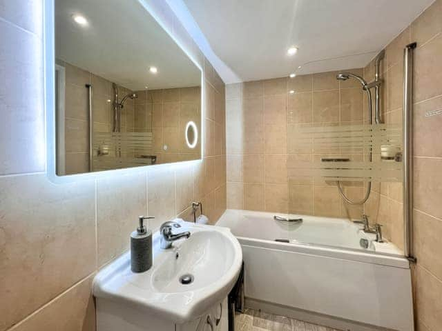 Bathroom | Downsview Cottage - Downsview, Wick, near Littlehampton