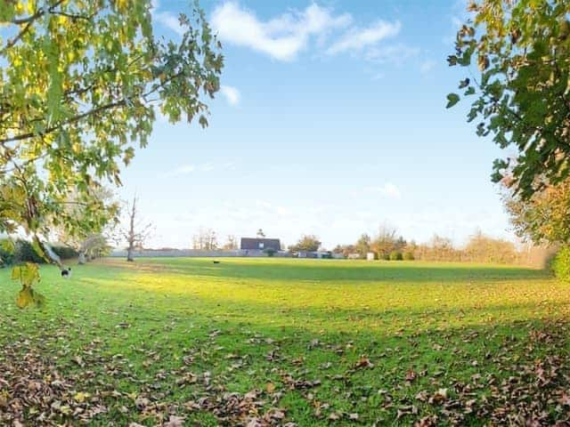 Offleader Dog Field | Downsview Cottage - Downsview, Wick, near Littlehampton