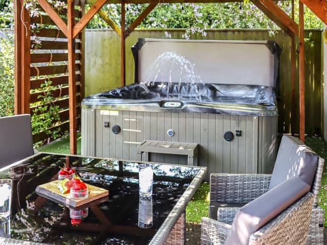 Hot tub | Old Toads Barn, Theddlethorpe, near Mablethorpe