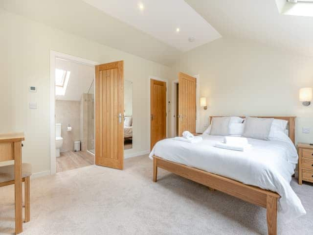 Double bedroom | Property 3 - Rew Farm Barns, Ventnor