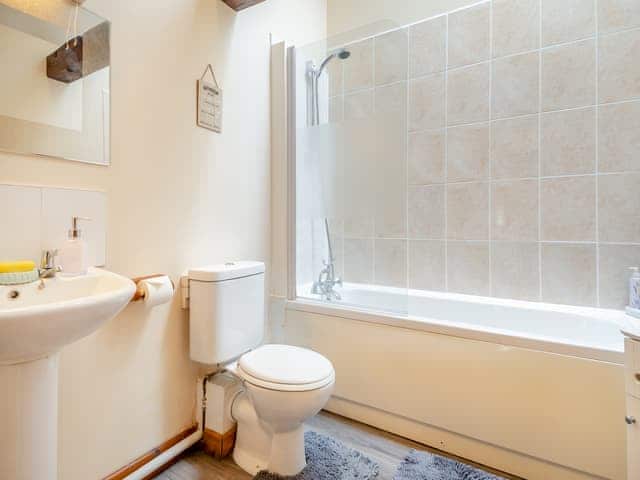 Bathroom | Pear Tree Cottage, Banham