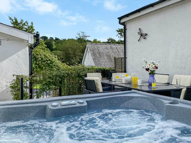 Relax and enjoy the private hot tub | Kingfisher - Maesydderwen Holiday Cottages, Llandeilo