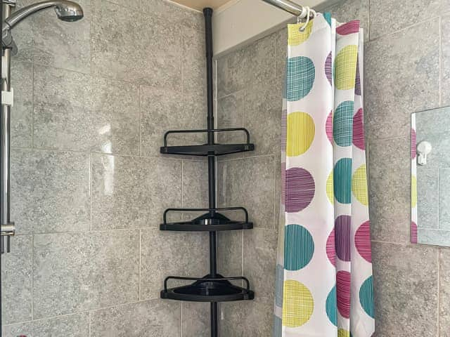 Shower room | Auntie Betts - Parkland, Kingsbridge