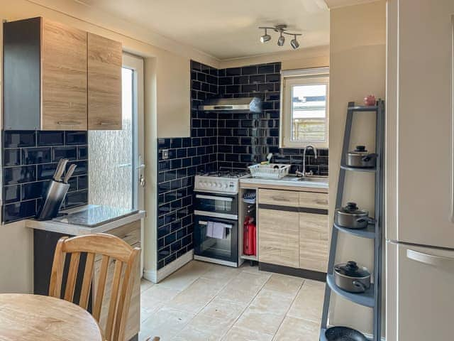 Compact, yet well equipped kitchen area | Tonto&rsquo;s View, Sorley Green Cross, near Kingsbridge