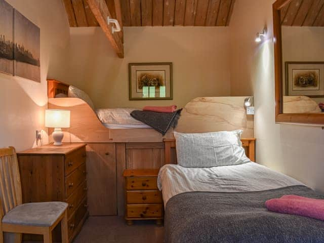 Twin bedroom | The Bull Pen - Compton Farm Cottages, Compton, near Chichester