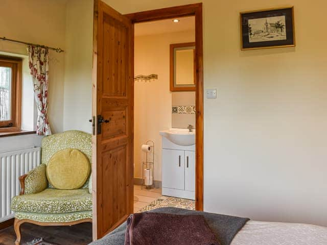 Twin bedroom | The Bull Pen - Compton Farm Cottages, Compton, near Chichester