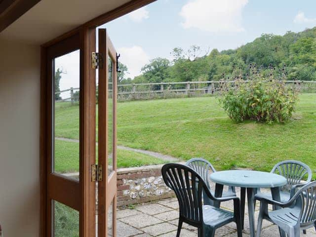 Sitting-out-area | The Bull Pen - Compton Farm Cottages, Compton, near Chichester