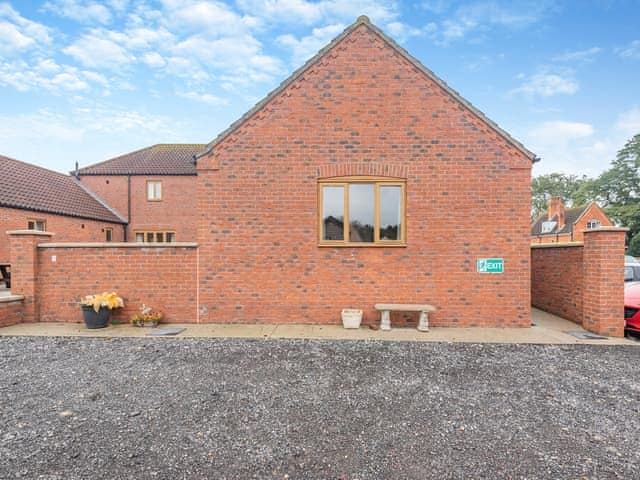 Exterior | Oak Cottage - Grange Farm Park, Louth