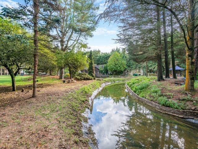 Surrounding area | Gardeners Cottage, Brentwood