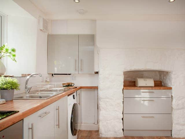 Kitchen | Harlequin Cottage, St Austell