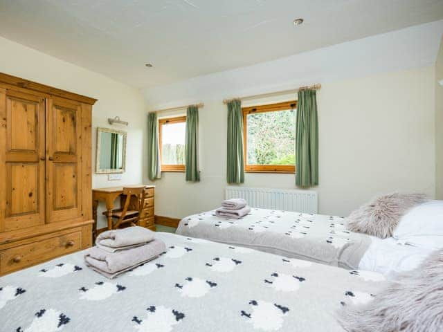 Twin bedroom | Anvil Cottage - Grimblethorpe Hall, Louth