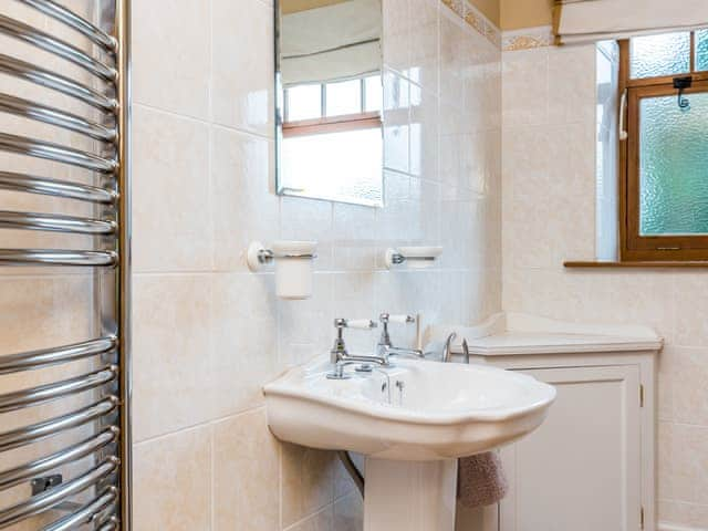 Bathroom | Anvil Cottage - Grimblethorpe Hall, Louth